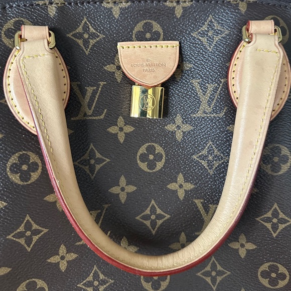 Louis Vuitton Rivoli mm - Picture 4 of 10